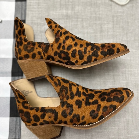 ARider Leopard Print Ankle Boot - Picture 4 of 10